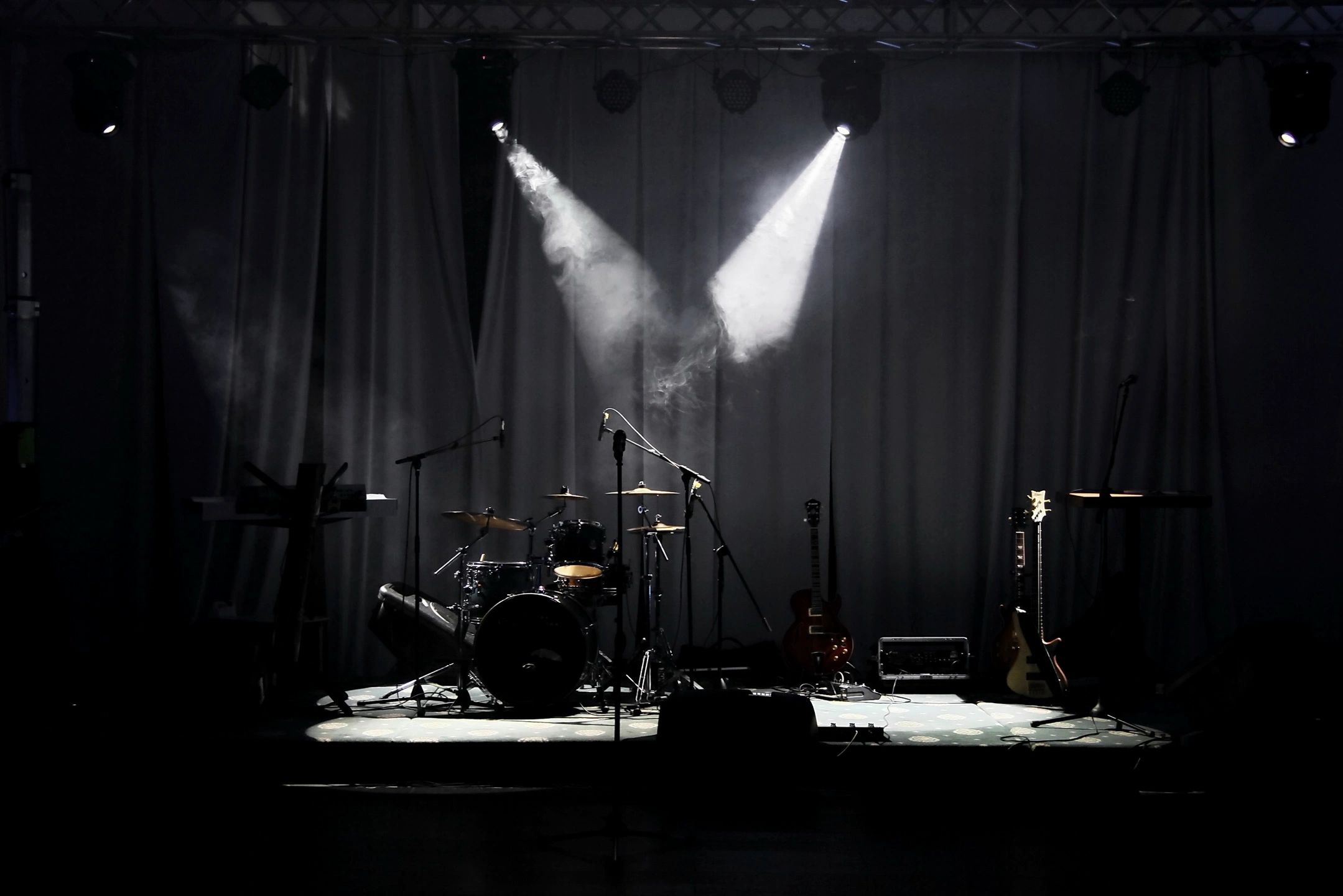 Roger Friend performance photo 6